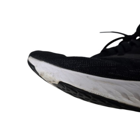 Nike Odyssey React 2 Flyknit Black White Running AH1016-007  Nike Odyssey React Flyknit Womens Running Shoes Black White Size 7 VTM AH1016‎